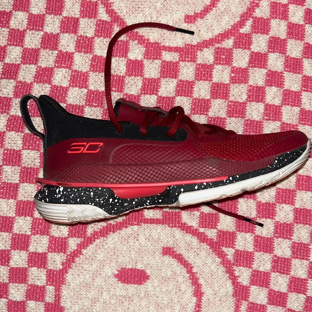Maroon Stephen Curry basketball shoes